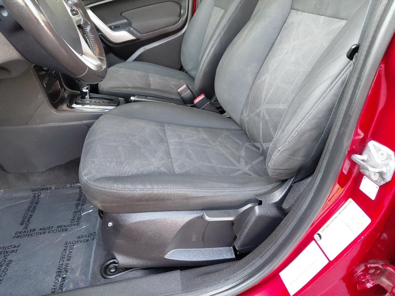 Ford Fiesta 4dr Sdn SE 2013