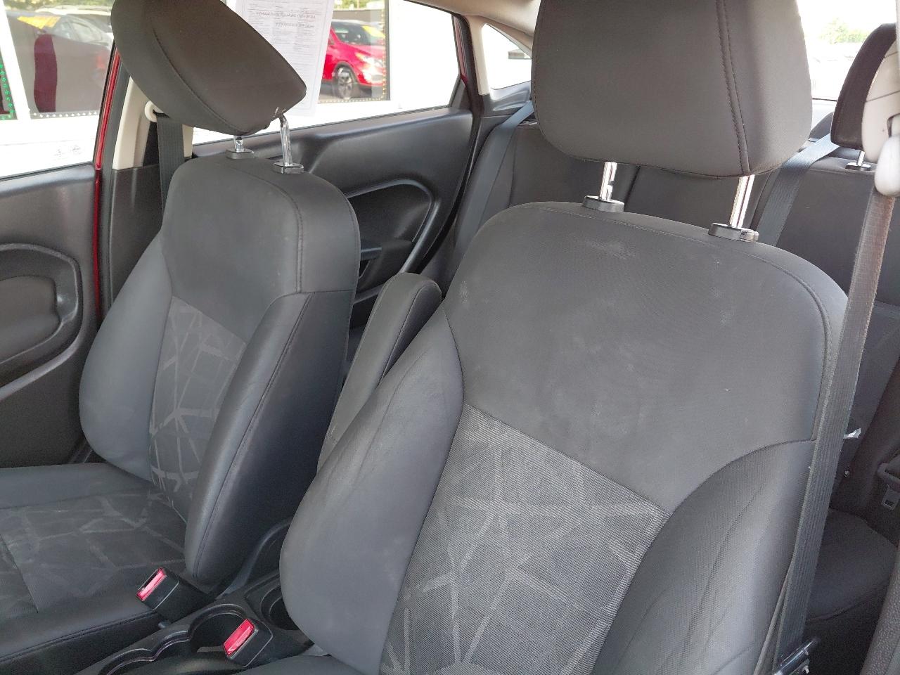 Ford Fiesta 4dr Sdn SE 2013