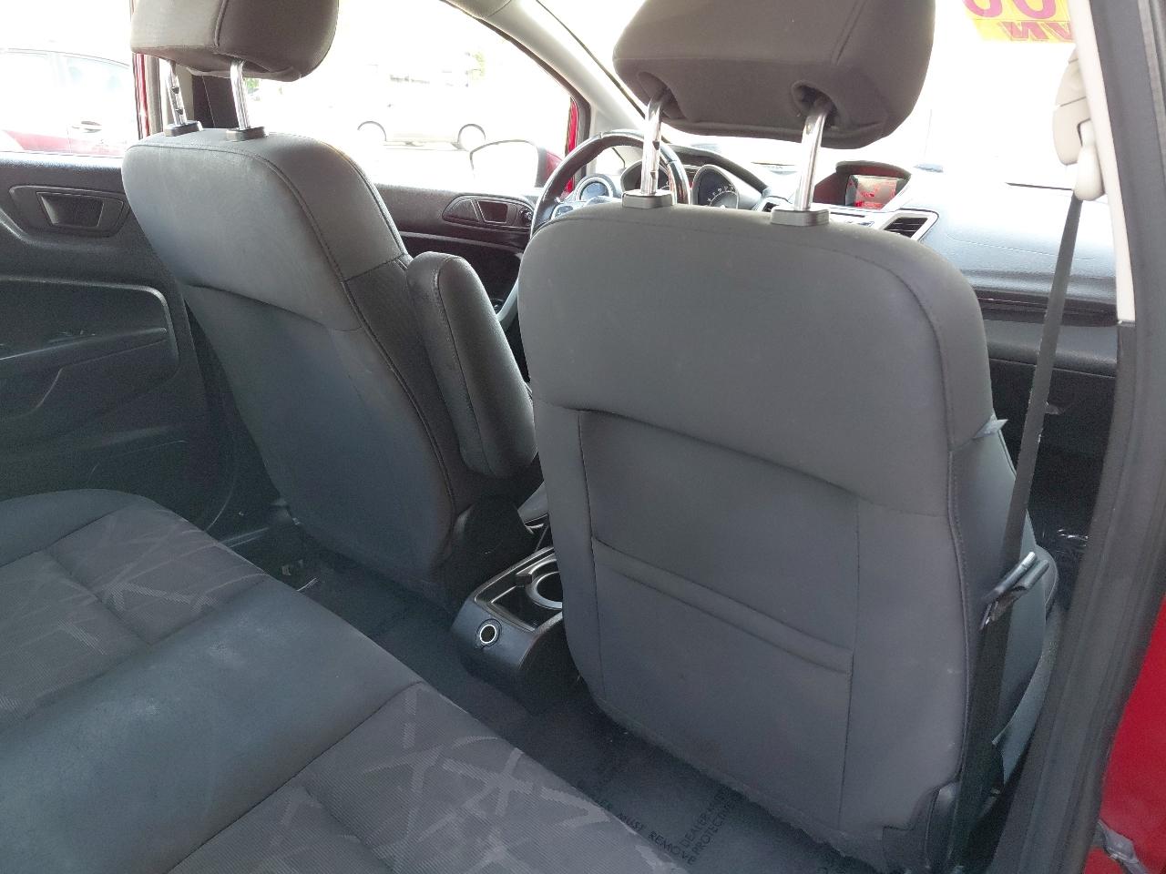 Ford Fiesta 4dr Sdn SE 2013