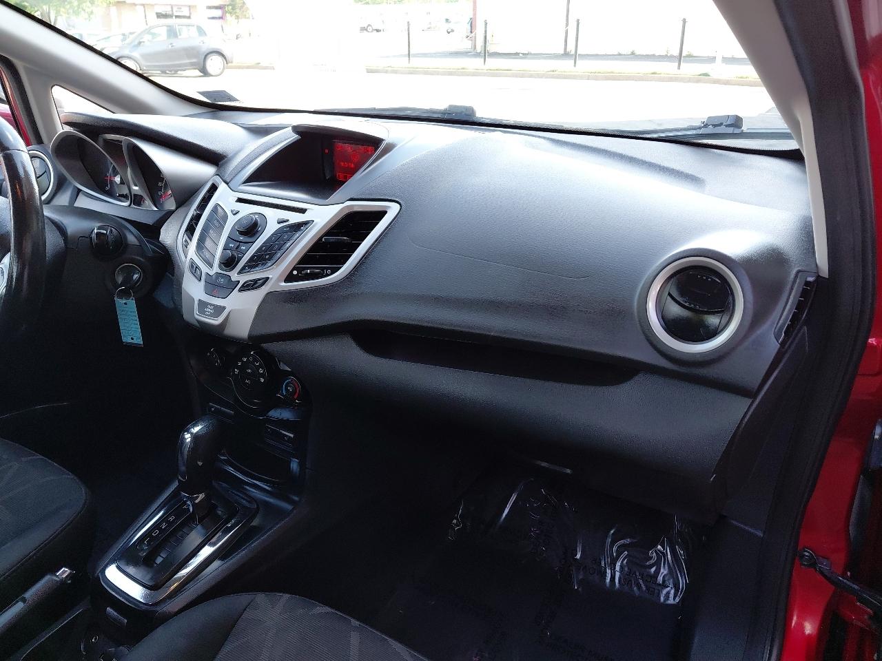 Ford Fiesta 4dr Sdn SE 2013