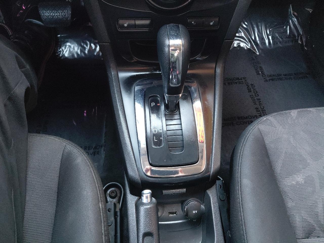 Ford Fiesta 4dr Sdn SE 2013