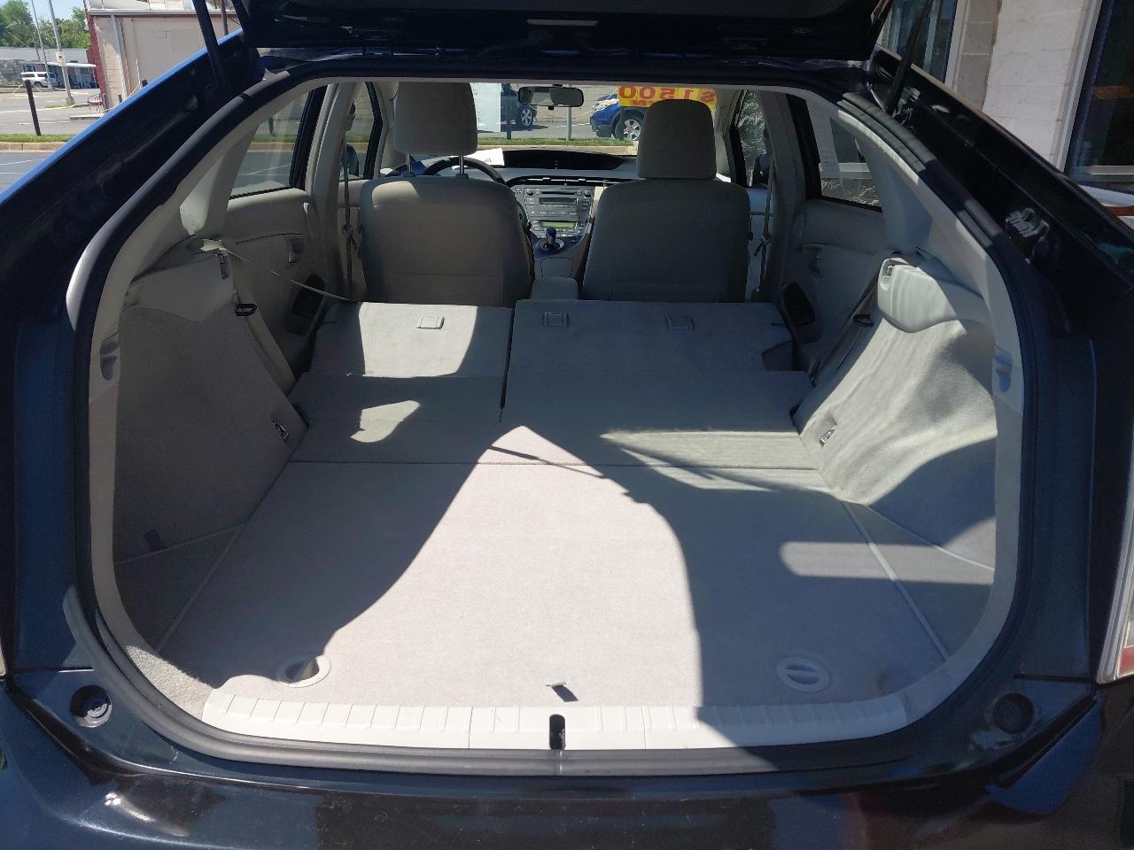 Toyota Prius 5dr HB III (Natl) 2011