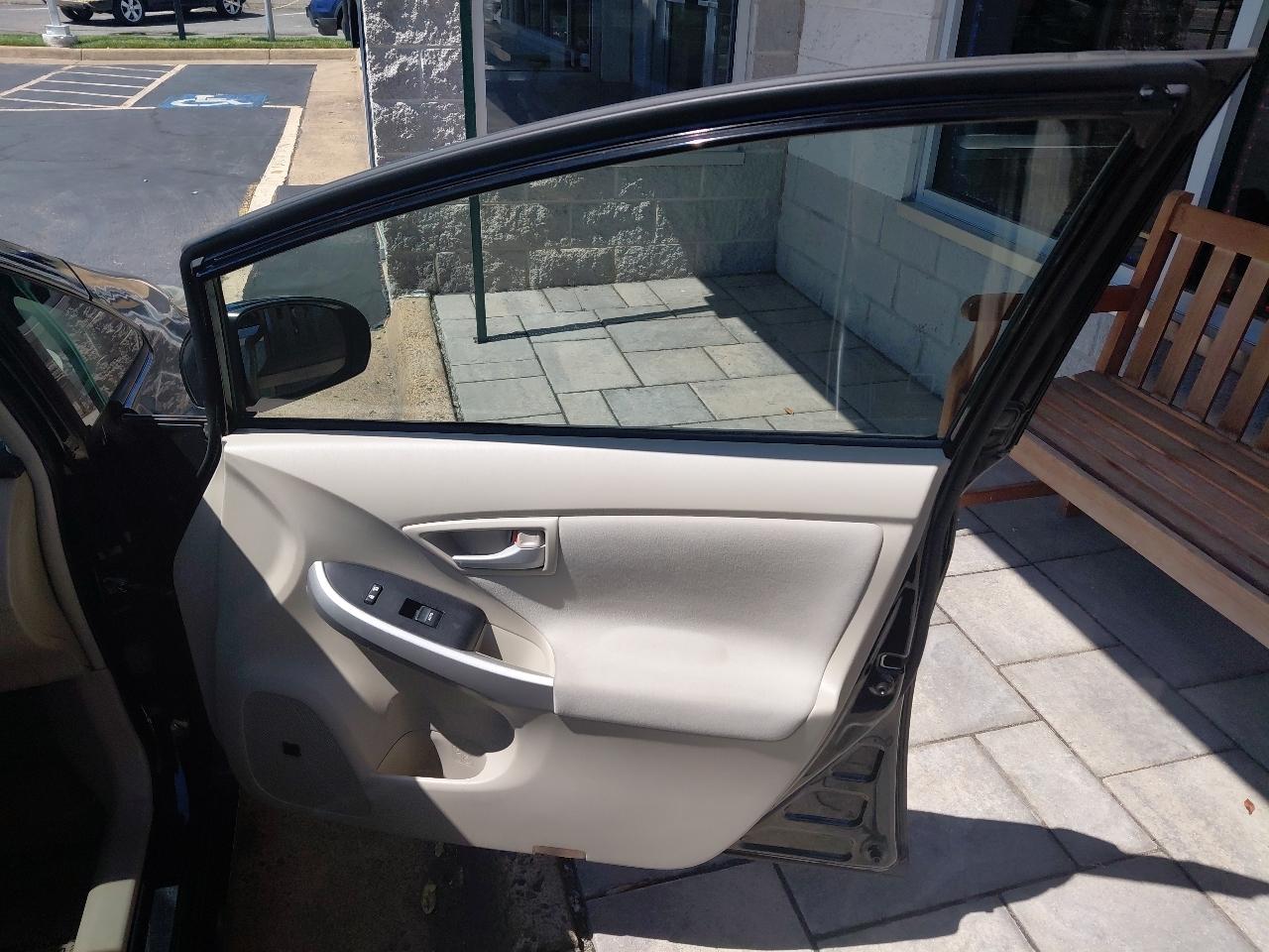 Toyota Prius 5dr HB III (Natl) 2011
