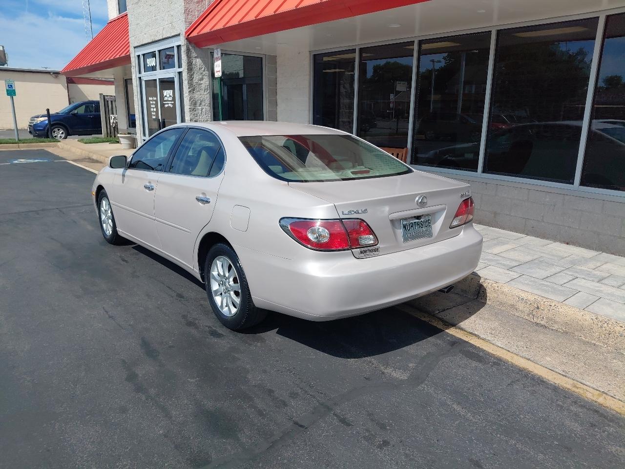 Lexus ES 300 4dr Sdn 2002