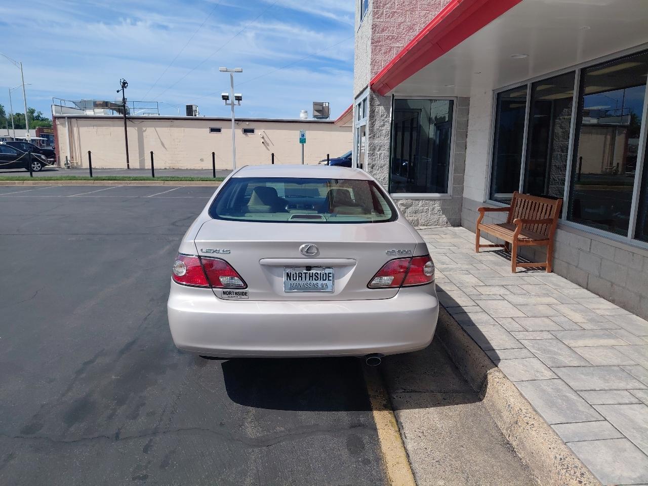 Lexus ES 300 4dr Sdn 2002