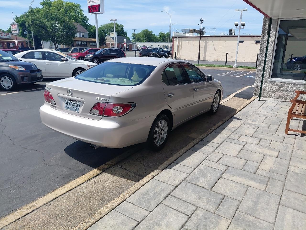 Lexus ES 300 4dr Sdn 2002