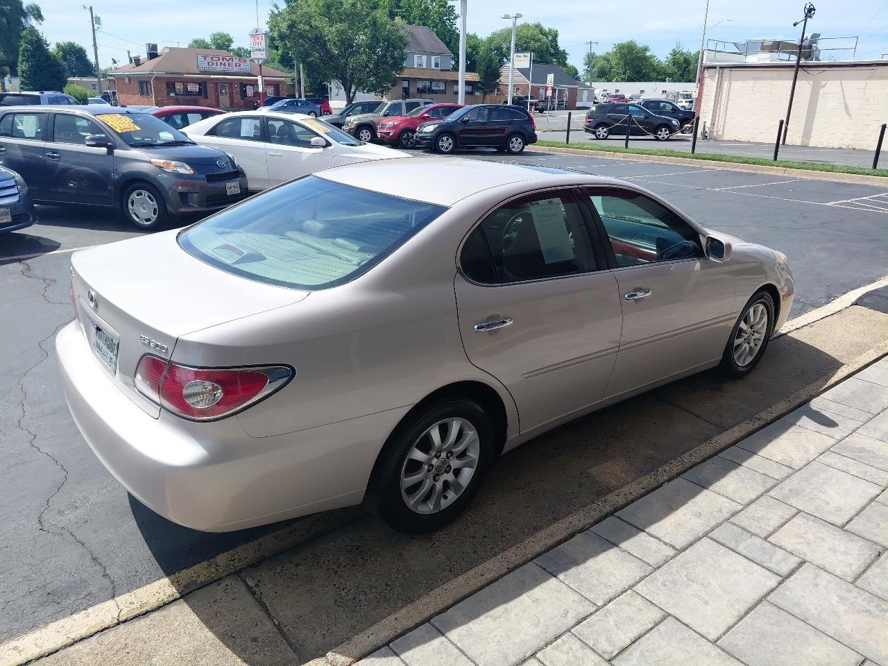 Lexus ES 300 4dr Sdn 2002
