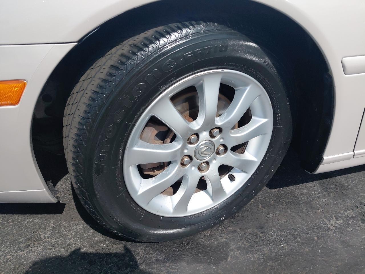 Lexus ES 300 4dr Sdn 2002