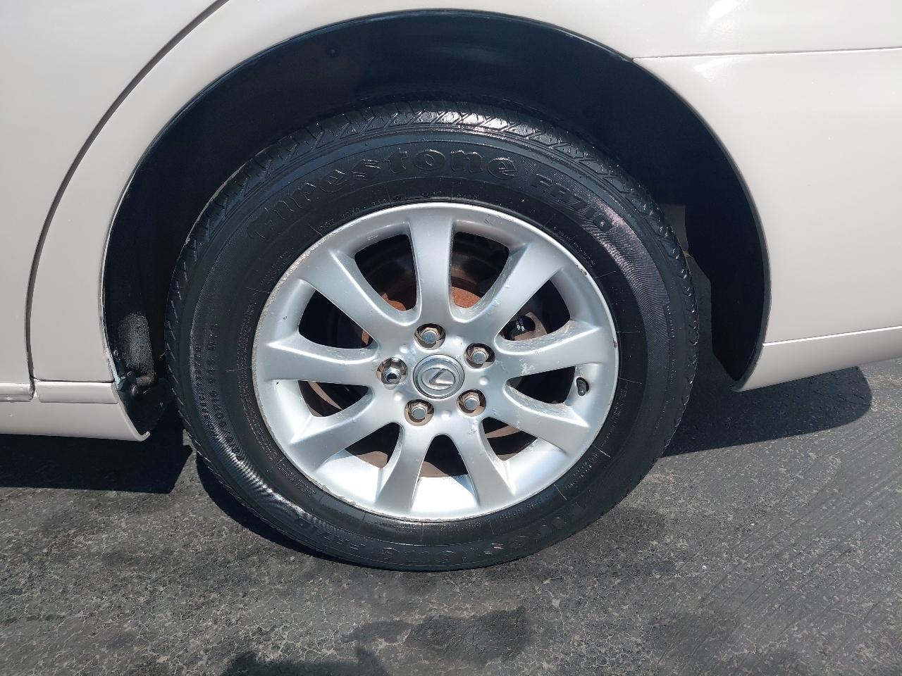 Lexus ES 300 4dr Sdn 2002