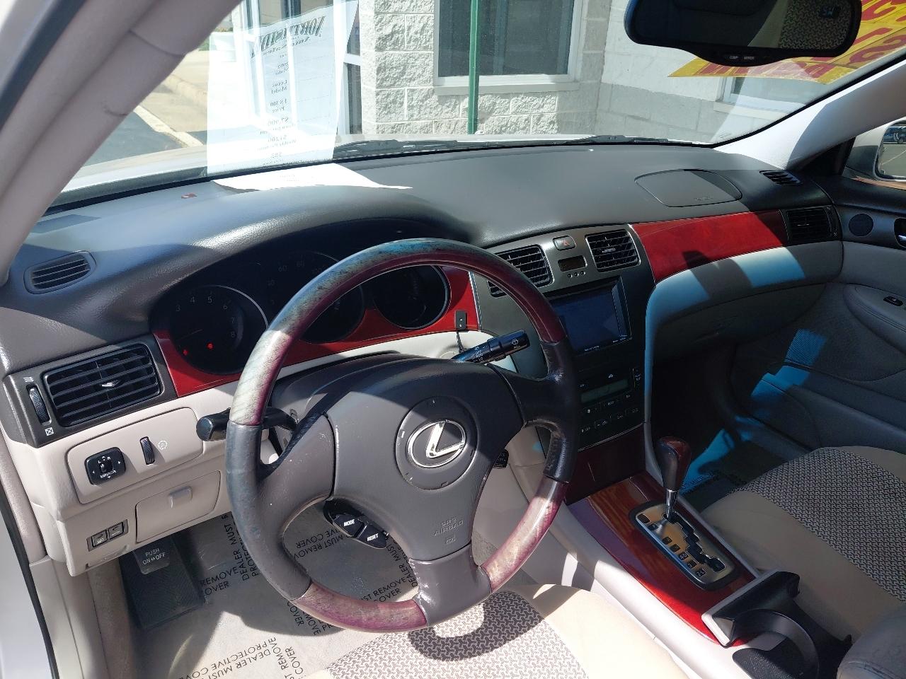 Lexus ES 300 4dr Sdn 2002