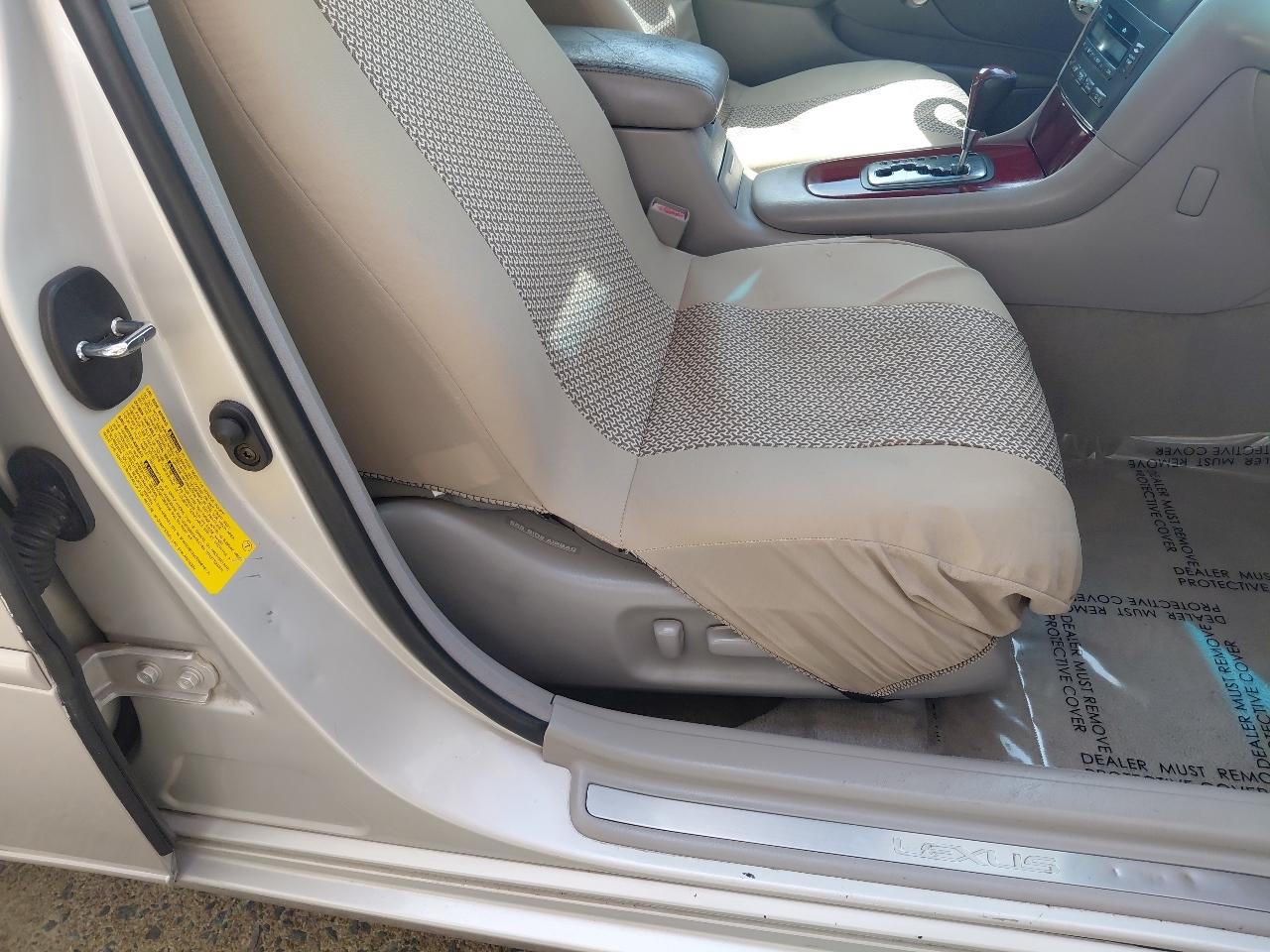 Lexus ES 300 4dr Sdn 2002