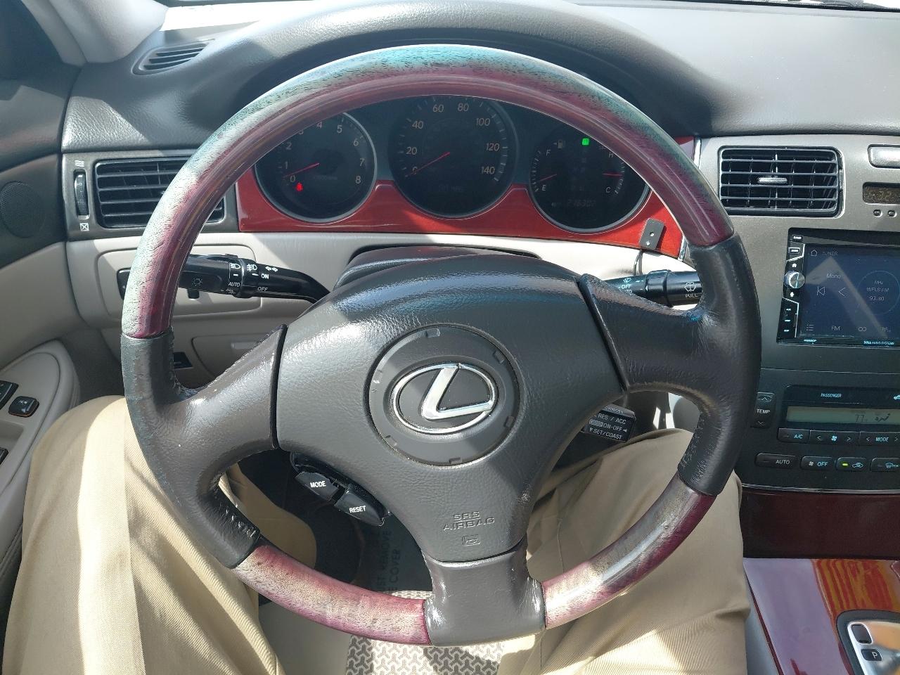 Lexus ES 300 4dr Sdn 2002