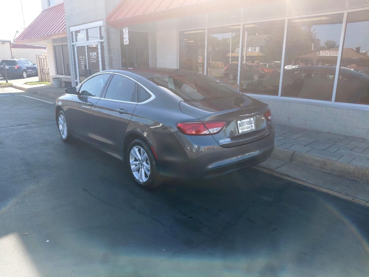 Chrysler 200 4dr Sdn Touring FWD 2016