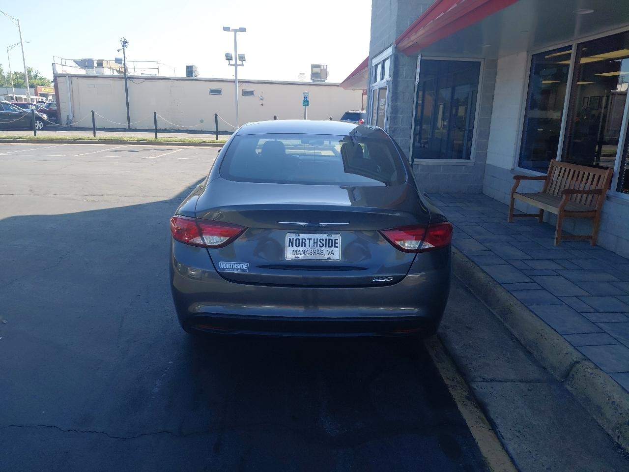 Chrysler 200 4dr Sdn Touring FWD 2016