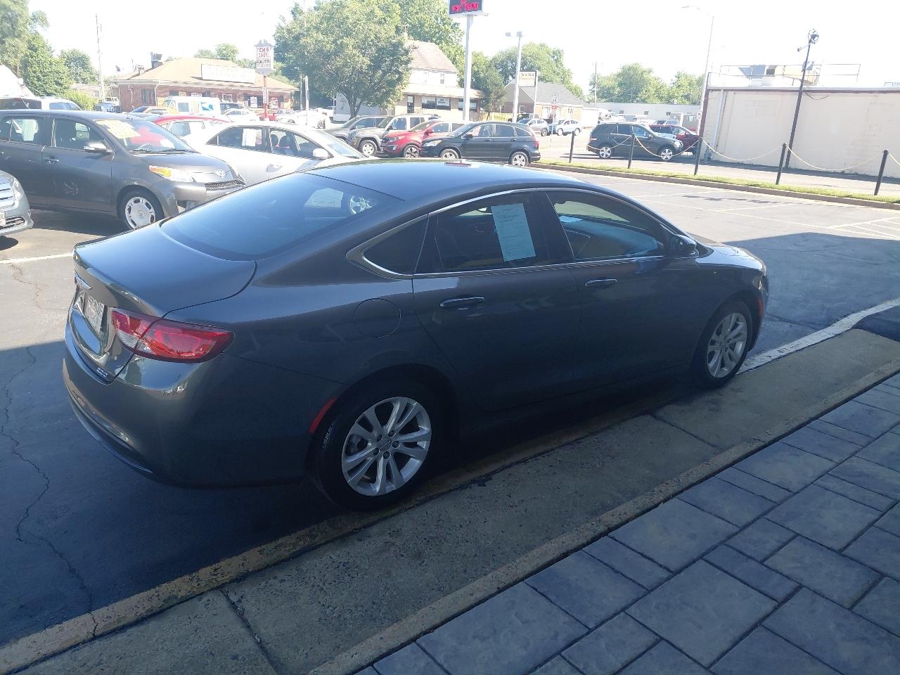 Chrysler 200 4dr Sdn Touring FWD 2016