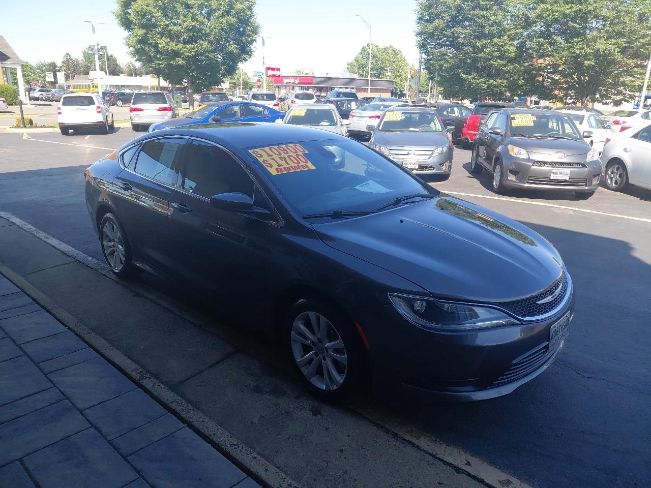 Chrysler 200 4dr Sdn Touring FWD 2016