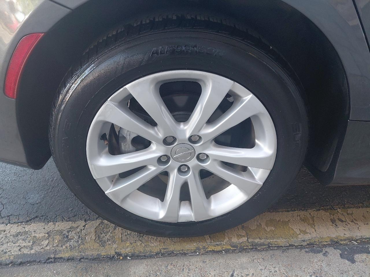Chrysler 200 4dr Sdn Touring FWD 2016