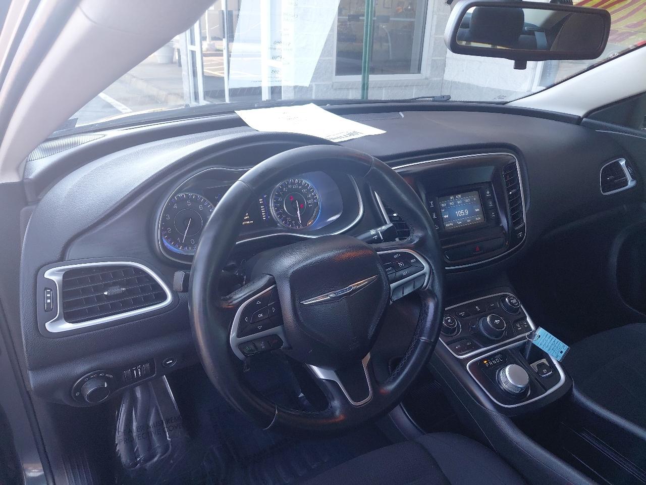 Chrysler 200 4dr Sdn Touring FWD 2016