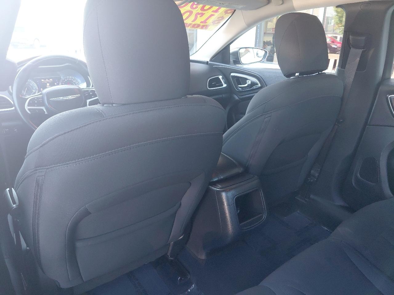 Chrysler 200 4dr Sdn Touring FWD 2016