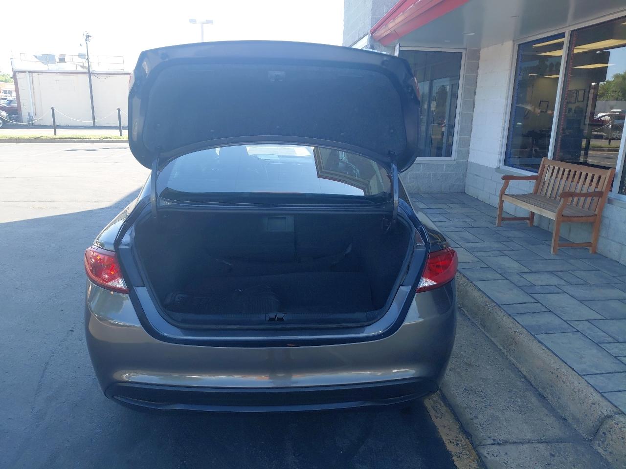 Chrysler 200 4dr Sdn Touring FWD 2016