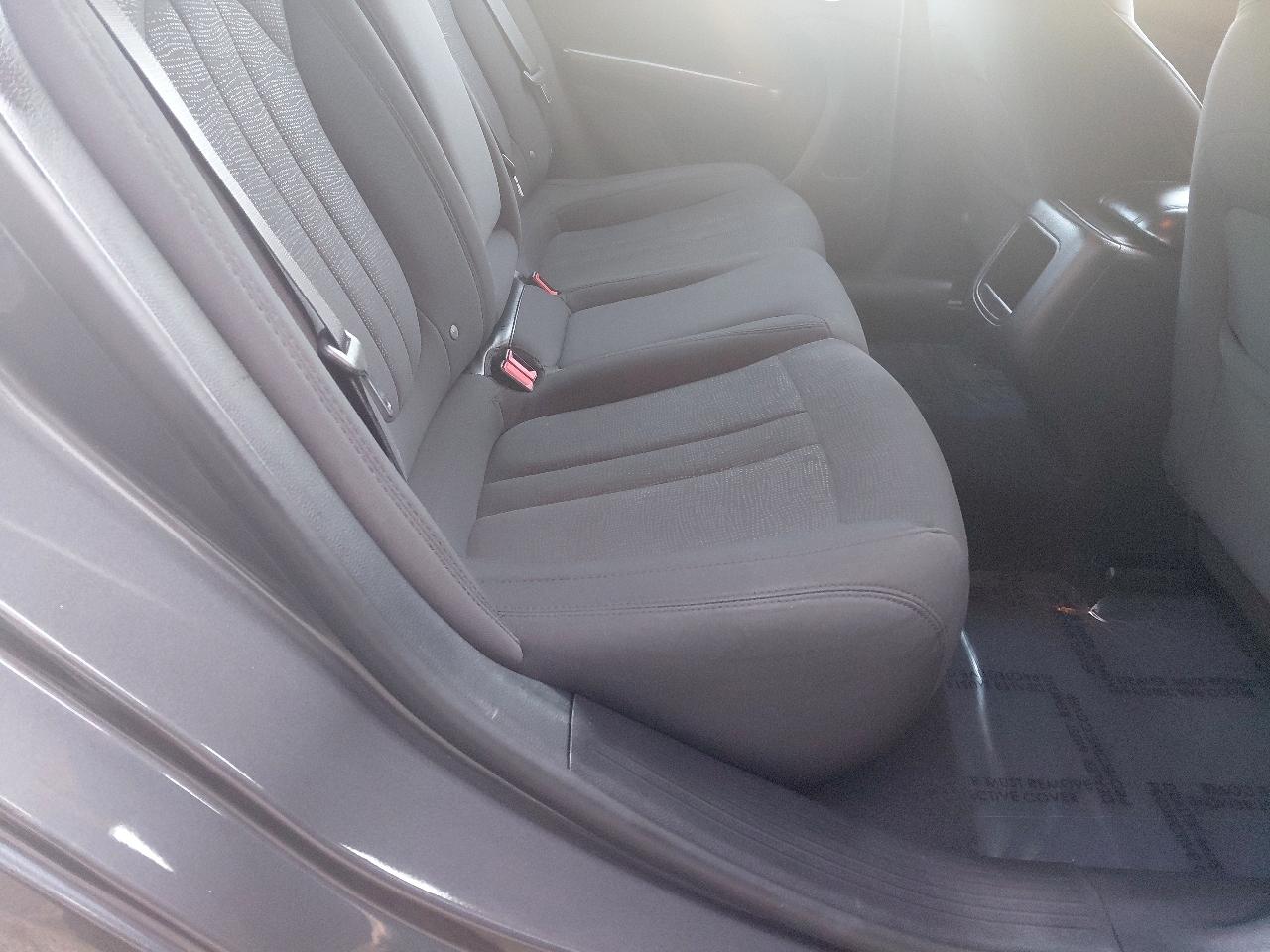Chrysler 200 4dr Sdn Touring FWD 2016
