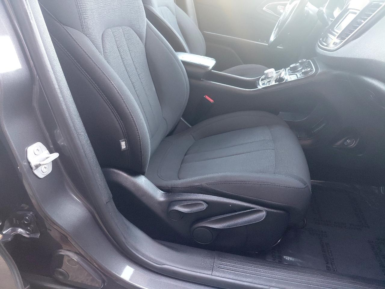 Chrysler 200 4dr Sdn Touring FWD 2016