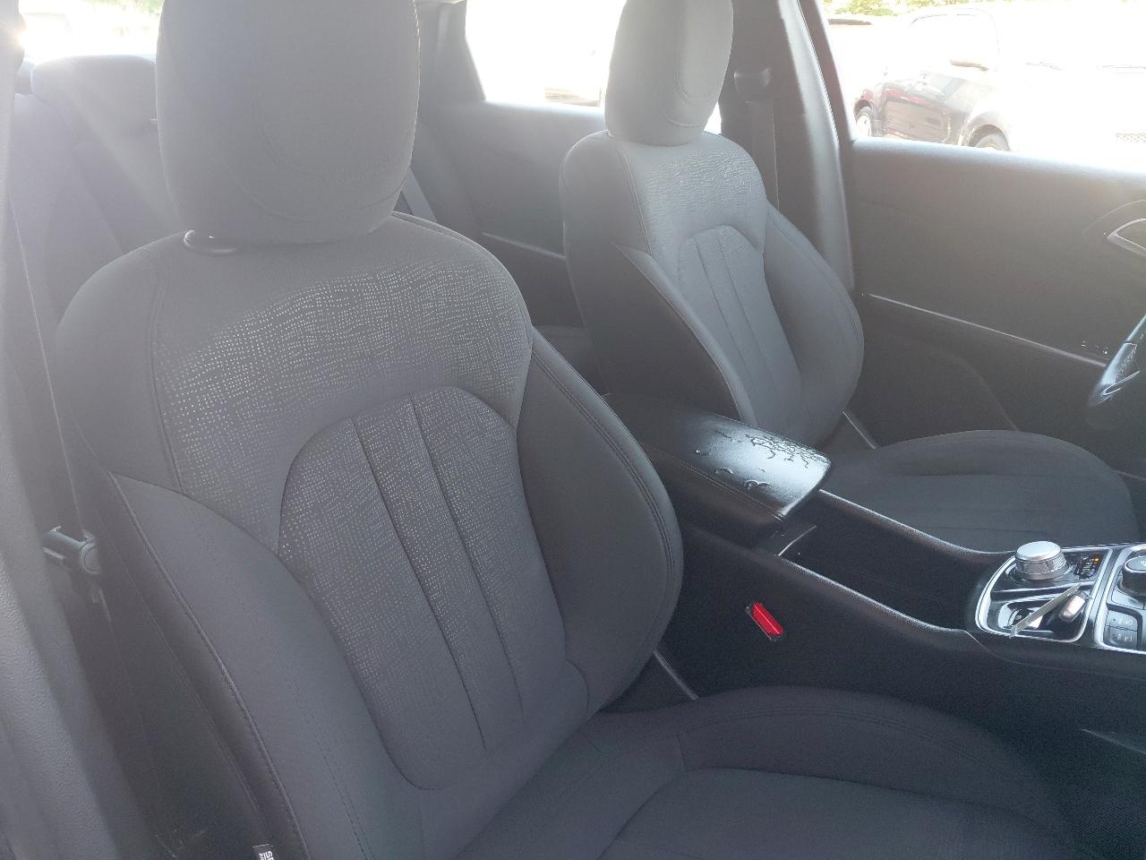 Chrysler 200 4dr Sdn Touring FWD 2016