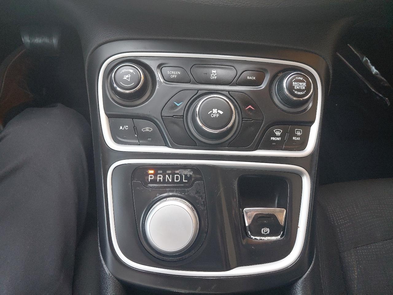Chrysler 200 4dr Sdn Touring FWD 2016