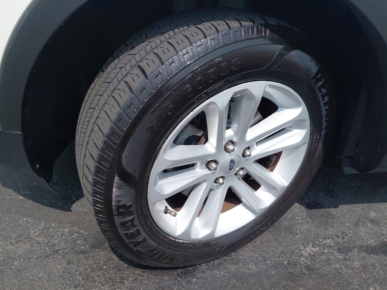 Ford Explorer 4WD 4dr XLT 2012