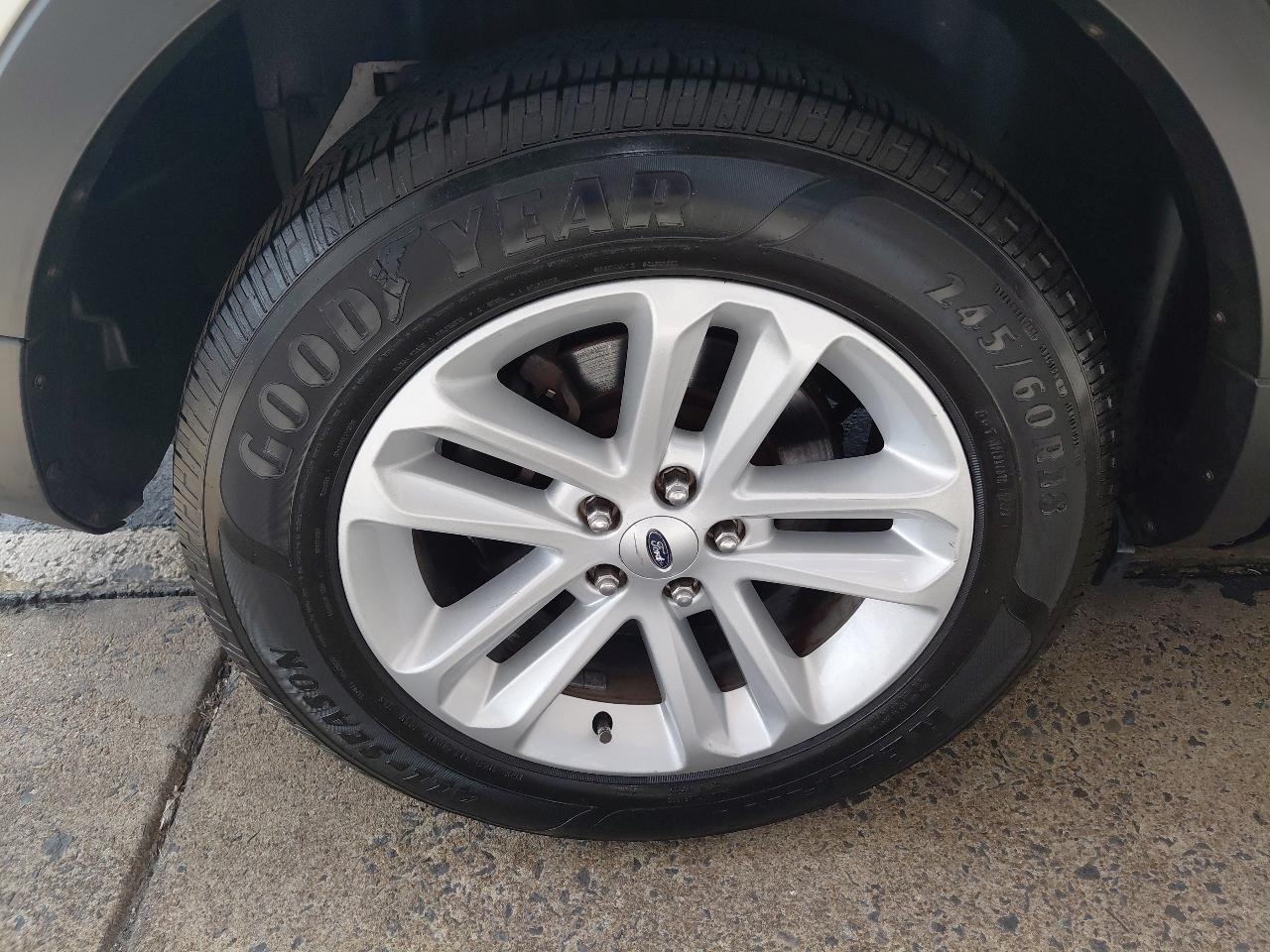 Ford Explorer 4WD 4dr XLT 2012