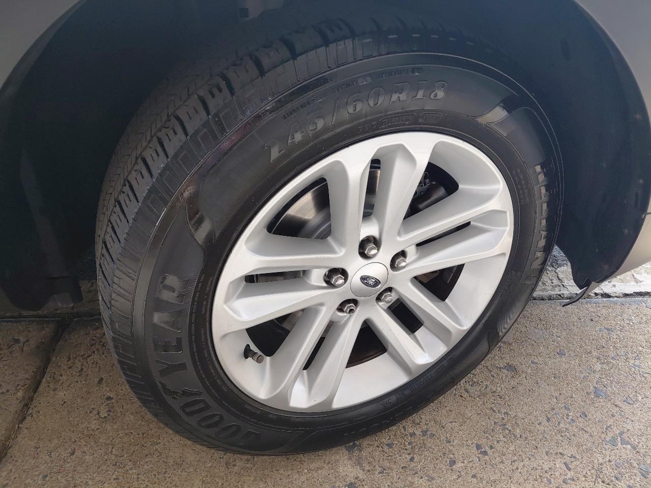 Ford Explorer 4WD 4dr XLT 2012
