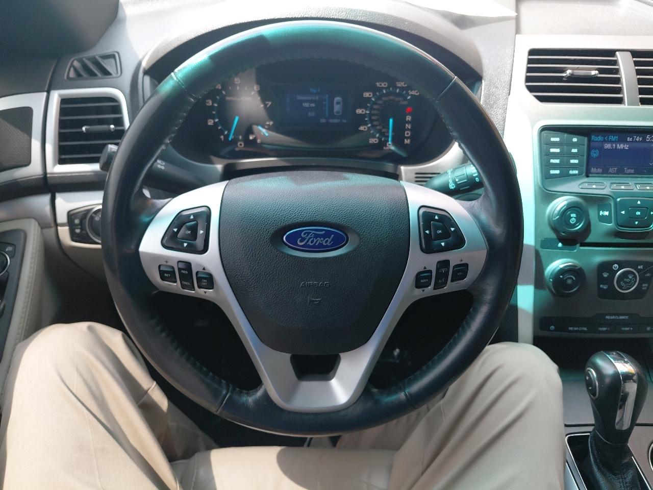 Ford Explorer 4WD 4dr XLT 2012