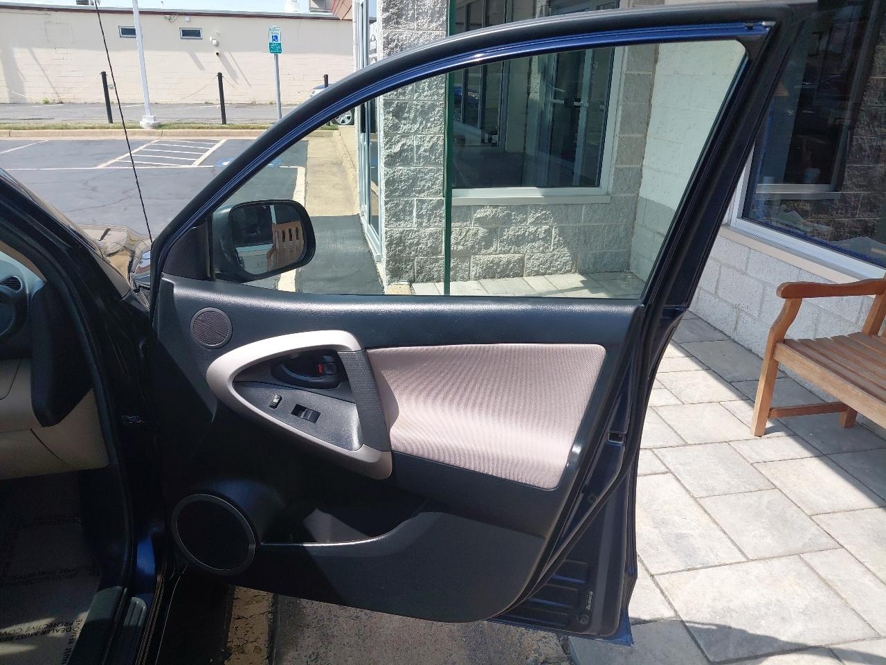 Toyota RAV4 4WD 4dr 4-cyl (Natl) 2007