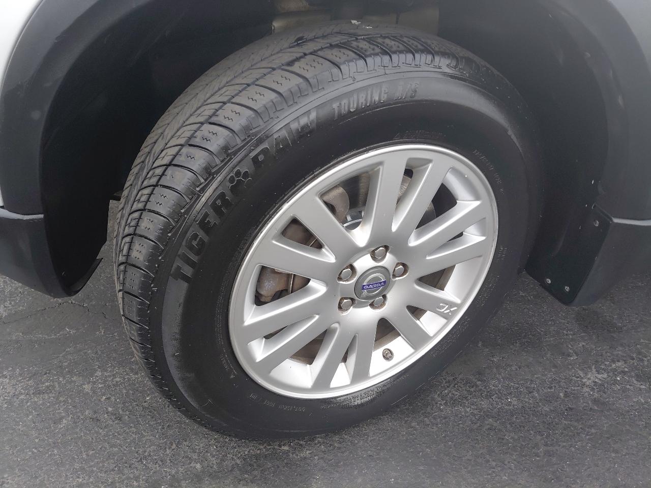 Volvo XC90 AWD 4dr I6 w/Snrf/3rd Row 2008