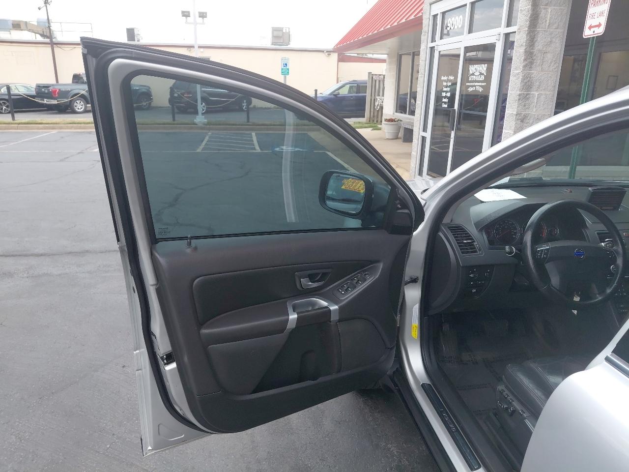 Volvo XC90 AWD 4dr I6 w/Snrf/3rd Row 2008