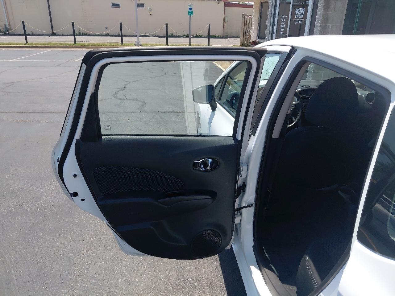 Nissan Versa Note 5dr HB CVT 1.6 S Plus 2015