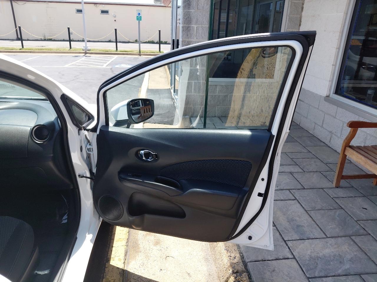 Nissan Versa Note 5dr HB CVT 1.6 S Plus 2015