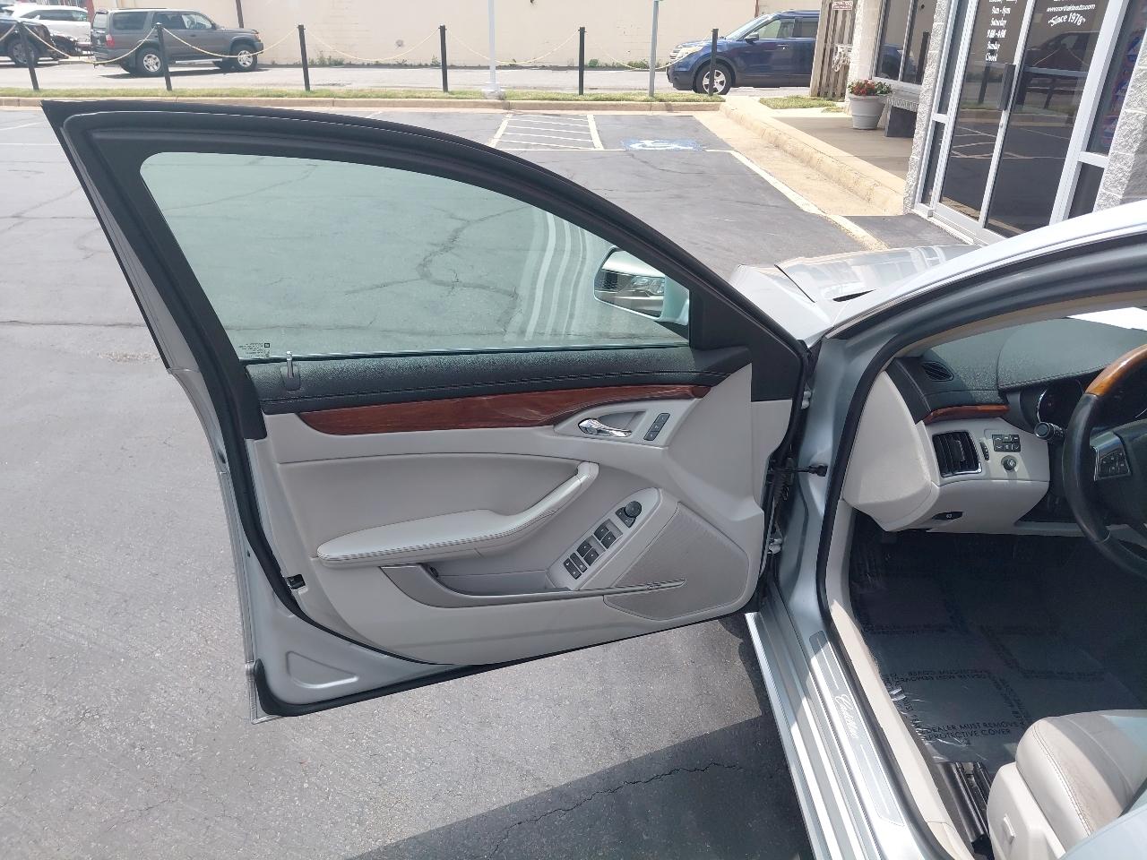 Cadillac CTS Sedan 4dr Sdn 3.0L Luxury RWD 2010