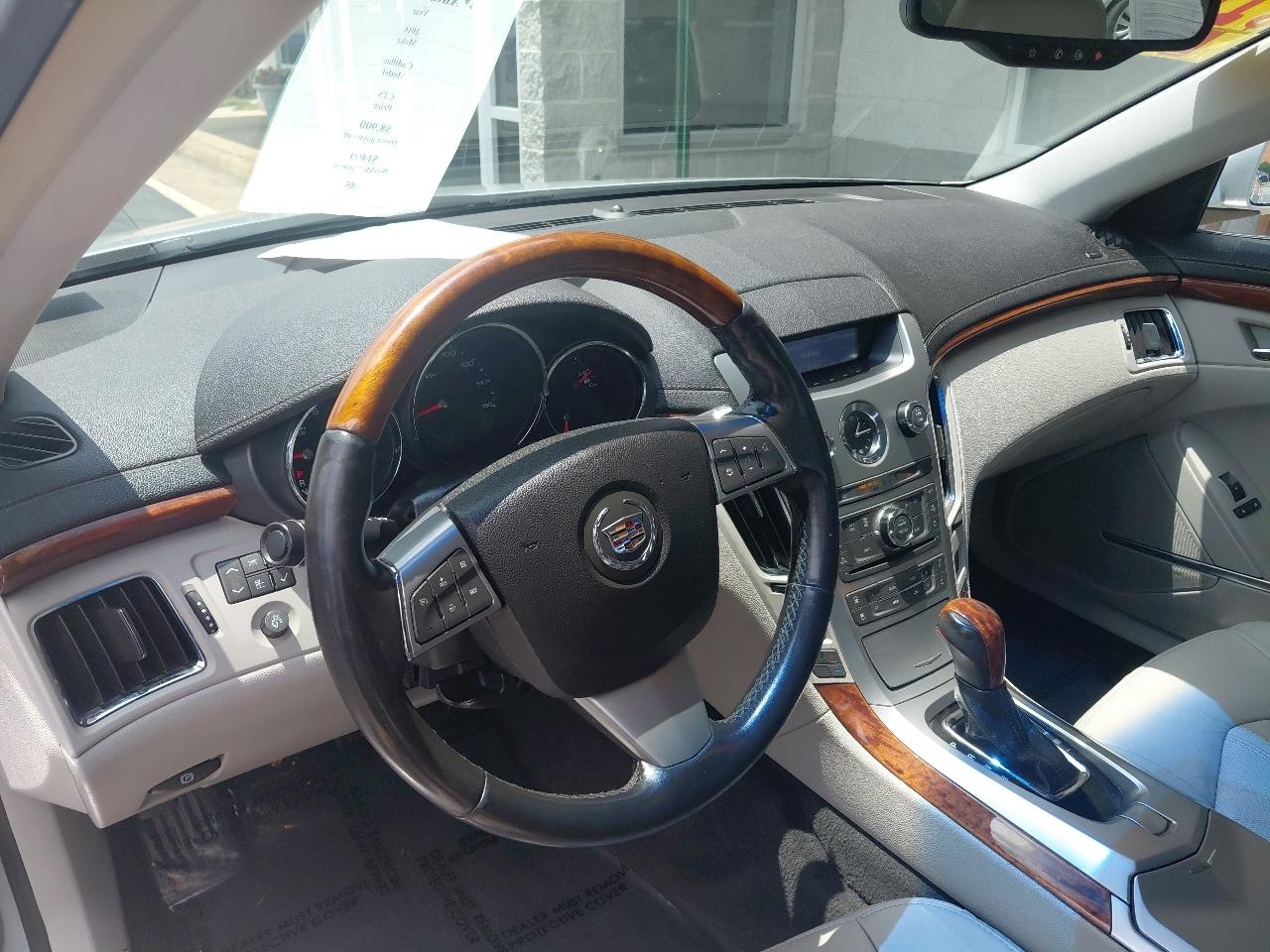 Cadillac CTS Sedan 4dr Sdn 3.0L Luxury RWD 2010