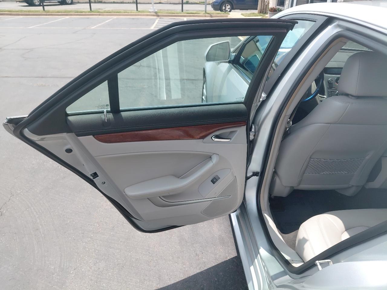 Cadillac CTS Sedan 4dr Sdn 3.0L Luxury RWD 2010