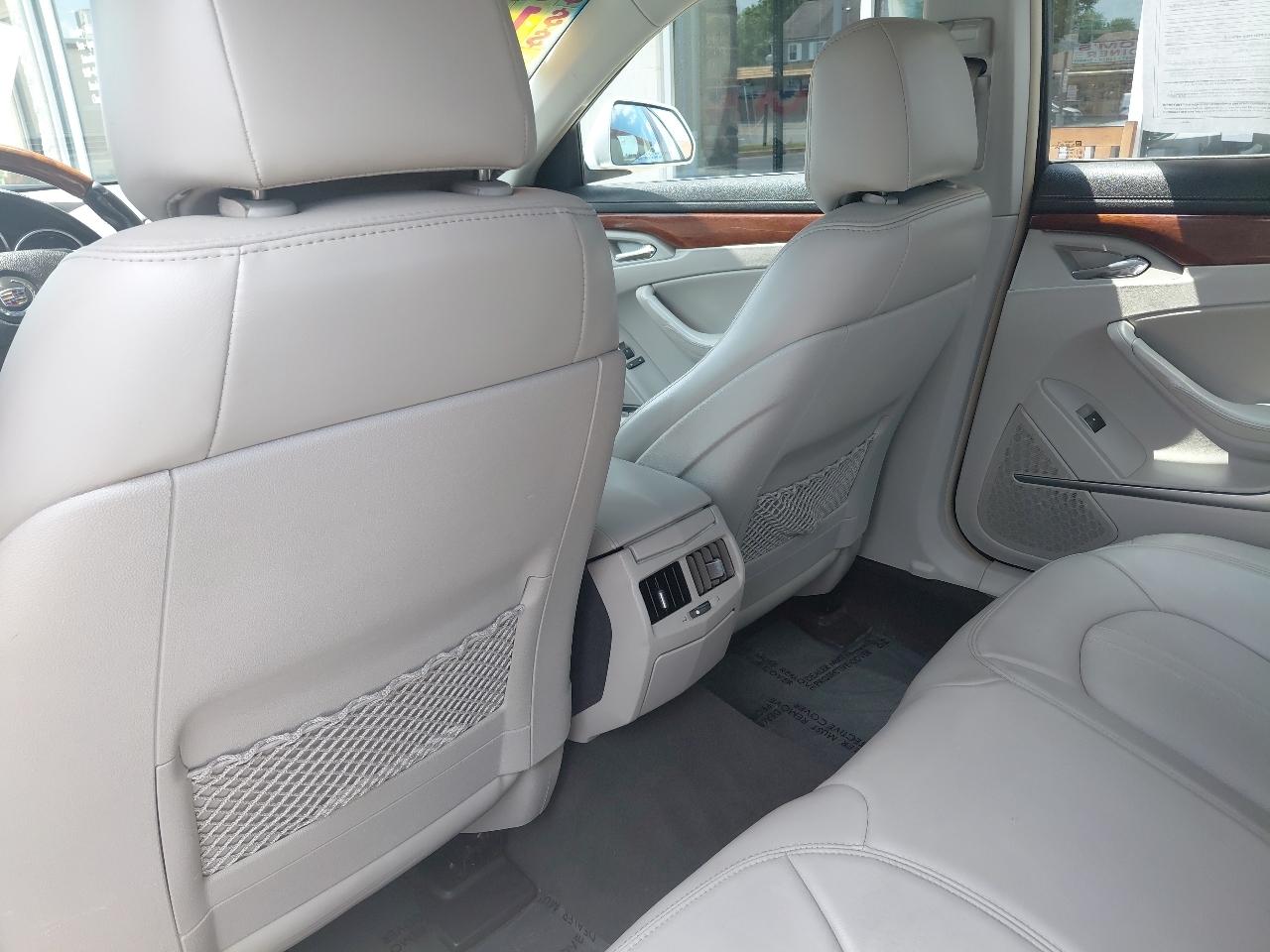 Cadillac CTS Sedan 4dr Sdn 3.0L Luxury RWD 2010