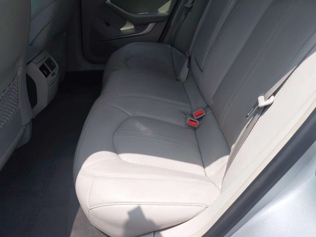 Cadillac CTS Sedan 4dr Sdn 3.0L Luxury RWD 2010