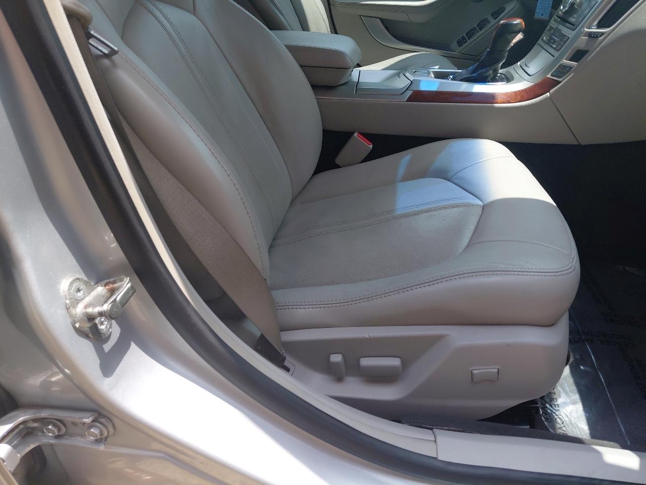 Cadillac CTS Sedan 4dr Sdn 3.0L Luxury RWD 2010
