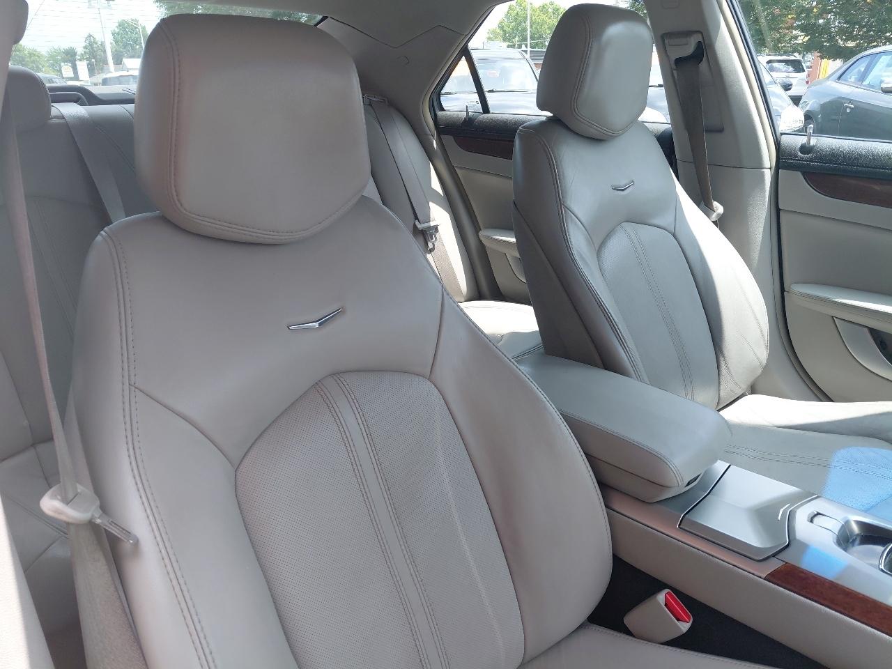 Cadillac CTS Sedan 4dr Sdn 3.0L Luxury RWD 2010