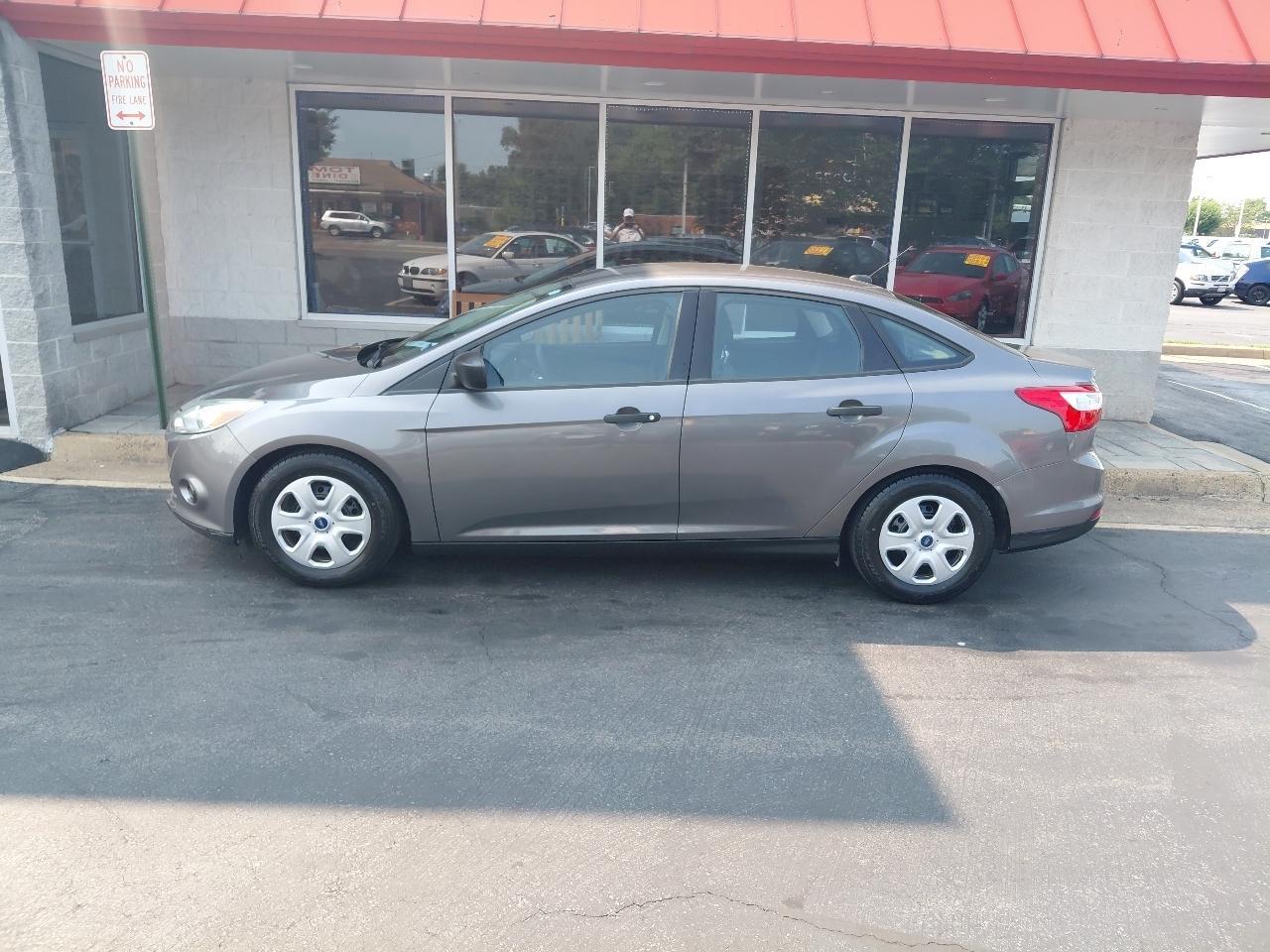 Ford Focus 4dr Sdn S 2014