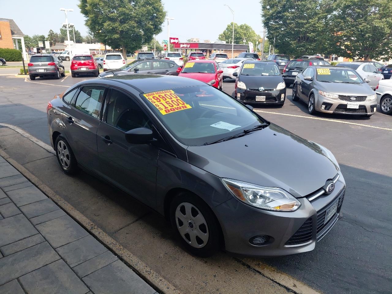 Ford Focus 4dr Sdn S 2014