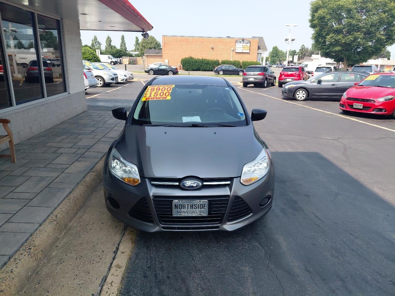 Ford Focus 4dr Sdn S 2014