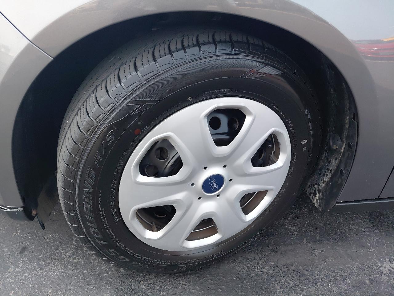 Ford Focus 4dr Sdn S 2014