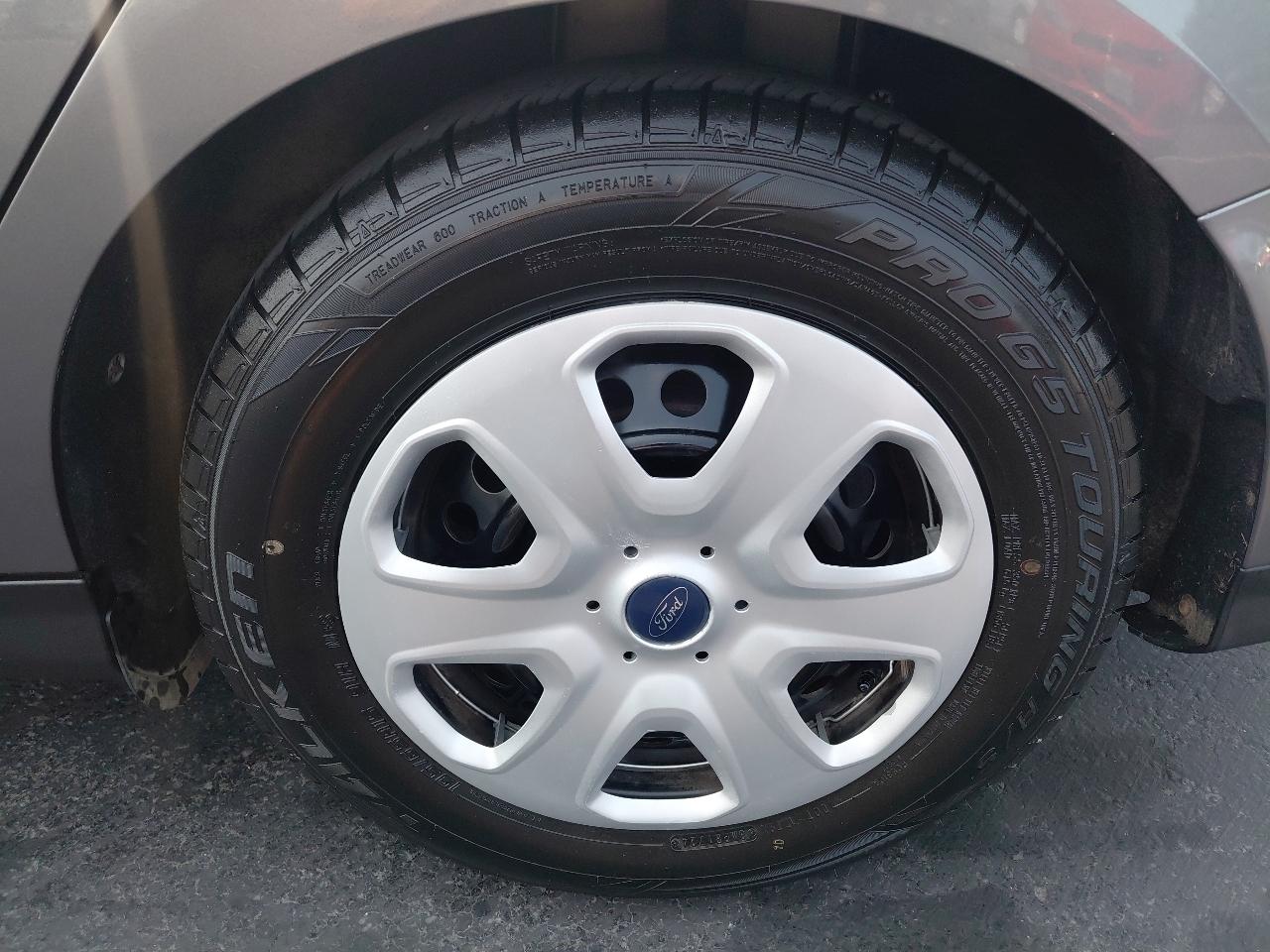 Ford Focus 4dr Sdn S 2014