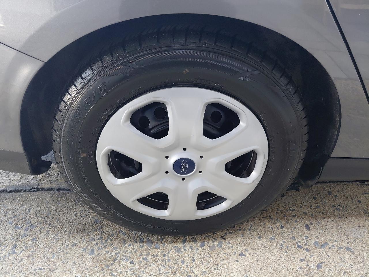 Ford Focus 4dr Sdn S 2014